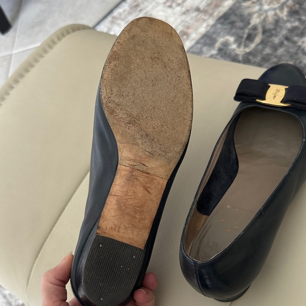 Salvatore Ferragamo Navy Leather Low Heel Pumps with Gold Bow Plaque - Picture 6 of 8